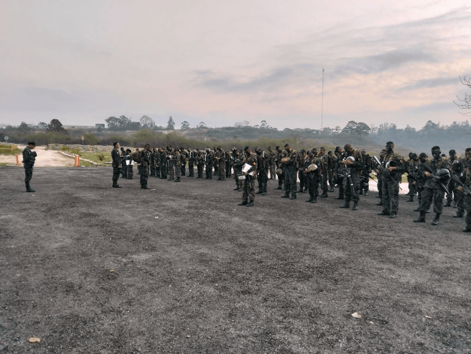 Formación al amanecer