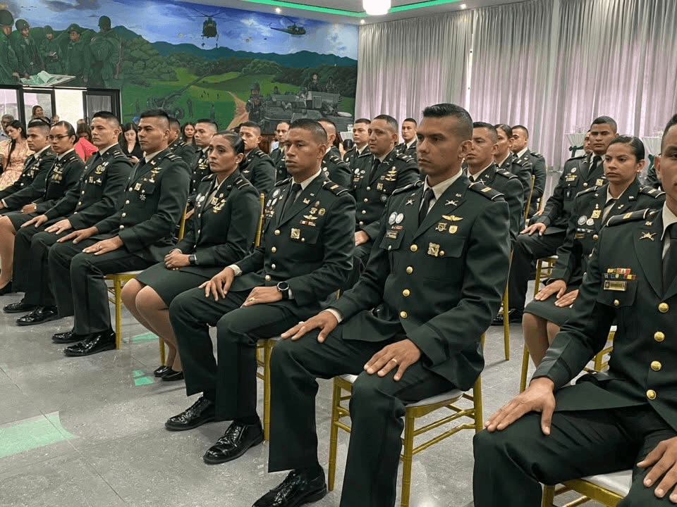 Egresados en ceremonia